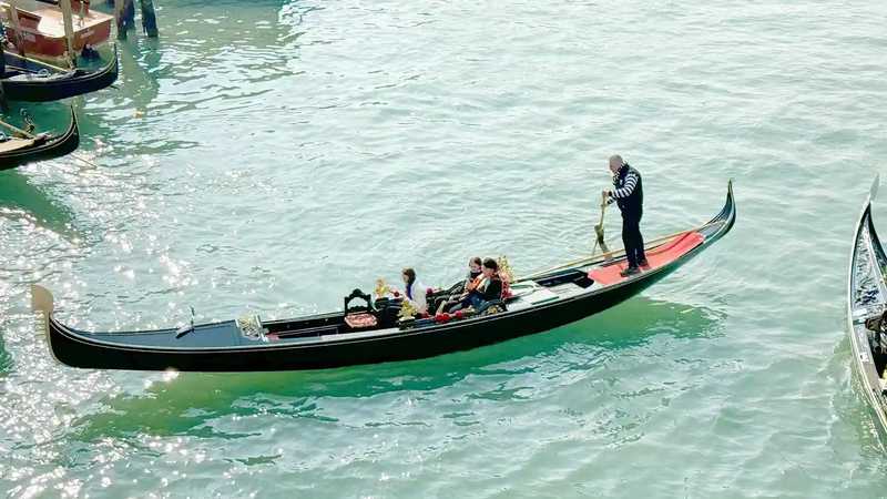 VR Travel Venice Gondola Rialto